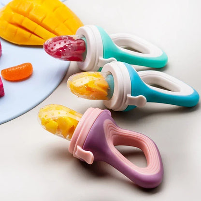 Toddler-Friendly Feeding Kit: Safe Spoon Bottle & Fruit Feeder for Nutritious Meals