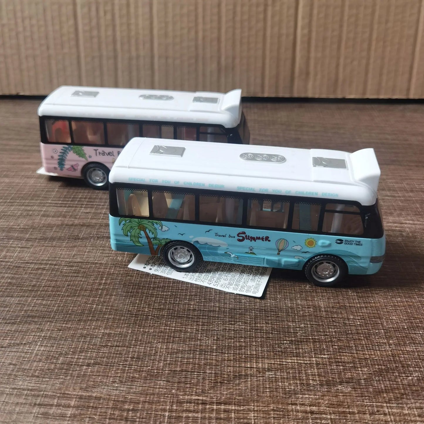 Die-Cast Metal Kids Tour School Bus Toy with Sound and Light Features - Friction-Powered Vehicle for Boys and Girls