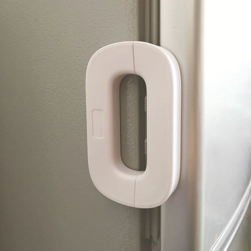 Childproof Refrigerator Lock for Enhanced Safety – Anti-Pinch Hand Protection for Kids – Dedicated Baby Safety Buckles