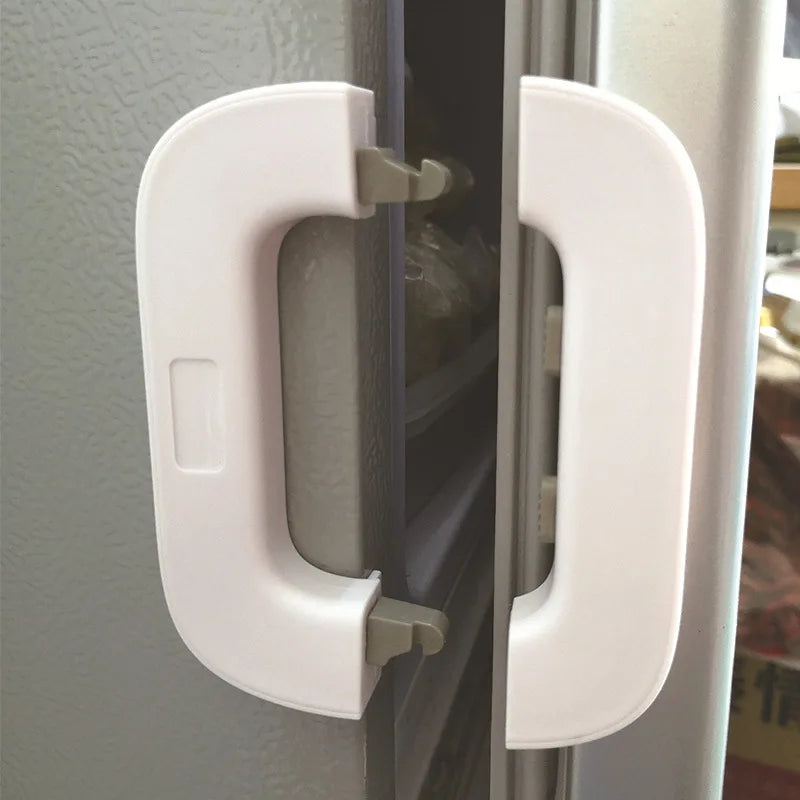Childproof Refrigerator Lock for Enhanced Safety – Anti-Pinch Hand Protection for Kids – Dedicated Baby Safety Buckles